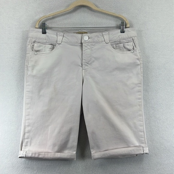 Democracy “Ab”Solution Bermuda Shorts Size 16 Cream Cotton Blend w/Spandex EUC - Picture 1 of 8